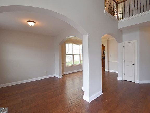 5th image of 606 Blackburn Ln