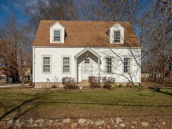 1104 Marion St, Carterville, IL 62918
