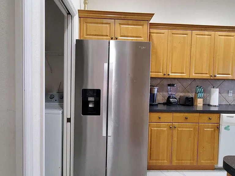 2323 Pan American Blvd — Photo 39