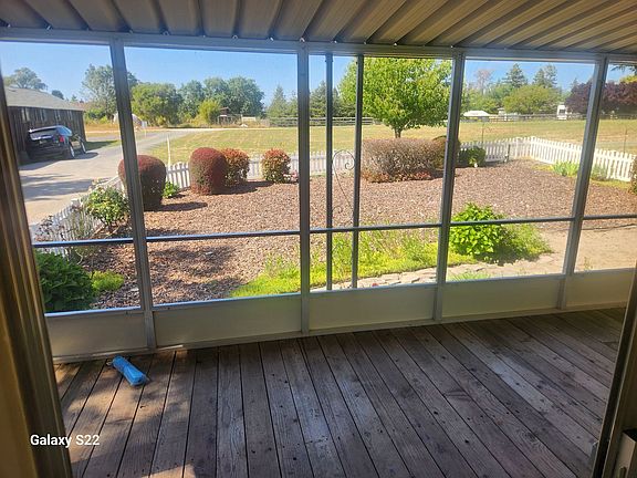 3rd image of 299 Palm Ave