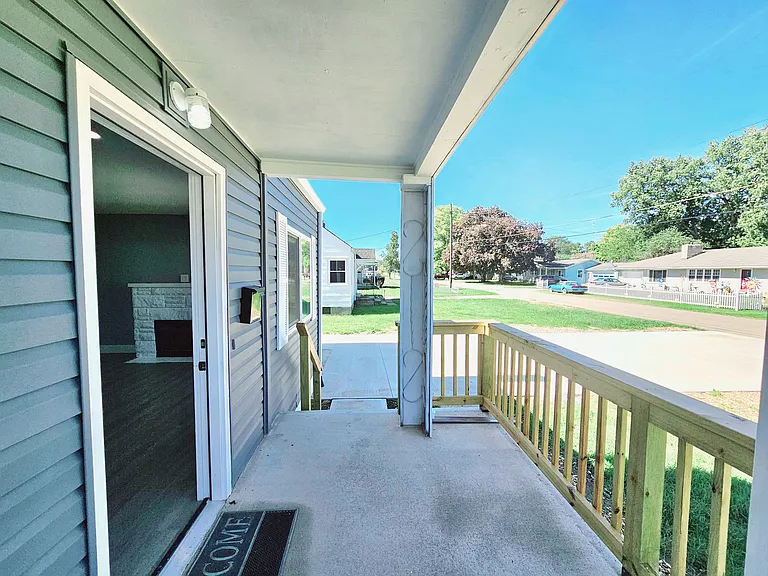 240 Adamson St — Photo 3