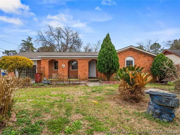 1209 Strickland Bridge Rd, Fayetteville, NC 28304