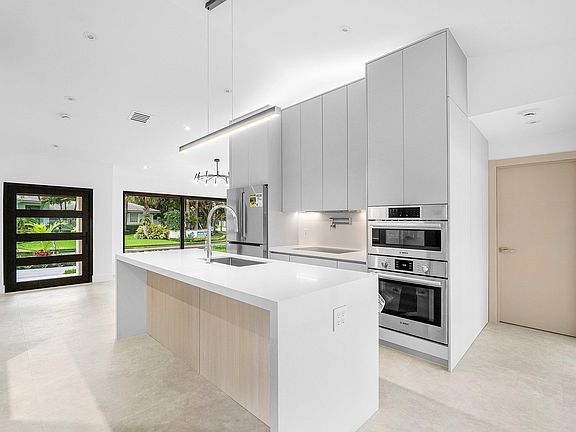 3rd image of 1291 Bimini Lane