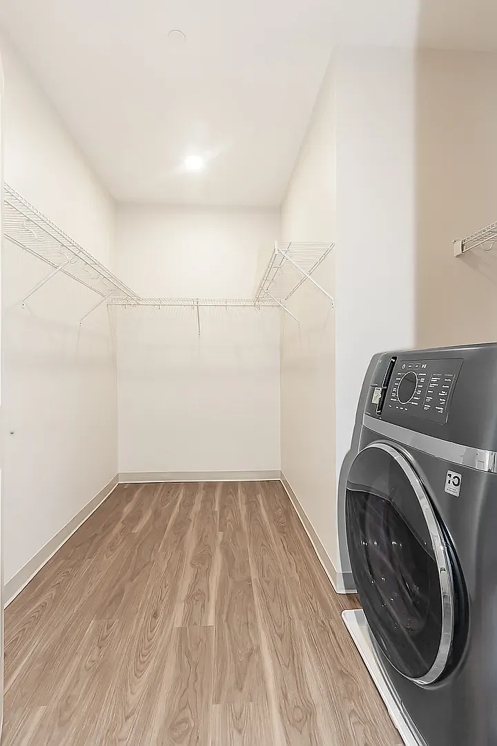 2 bed, 968 sqft, $2,800 — Photo 3