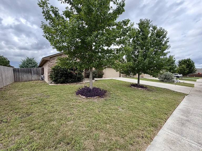 646 Ridge Lawn Dr — Photo 3