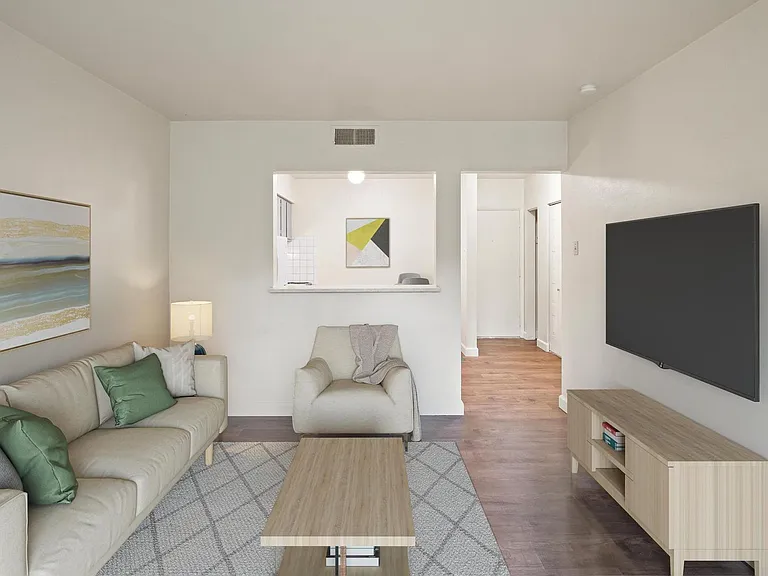 Westport Edge Apartments — Photo 4