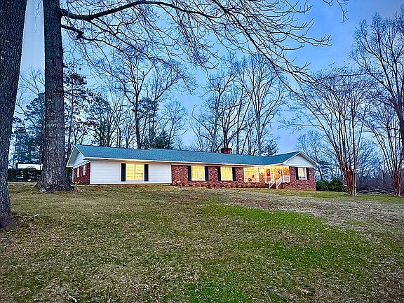 2nd image of 190 Dogwood Ln