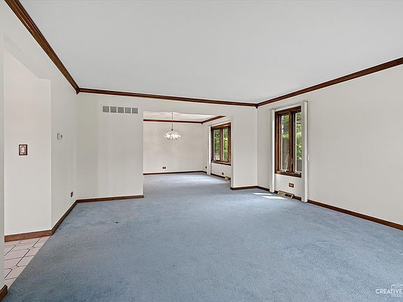 4th image of 3N105 Crest Ct