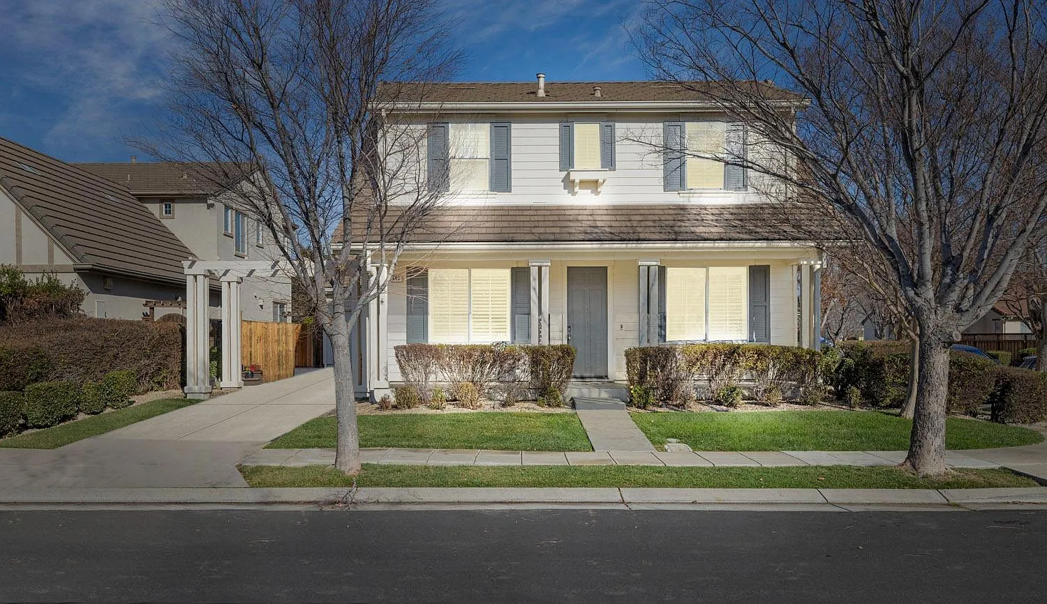563 Freeman Way photo 1