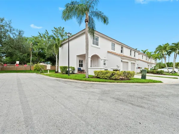 111 SW 168th Ter, Pembroke Pines, FL 33027
