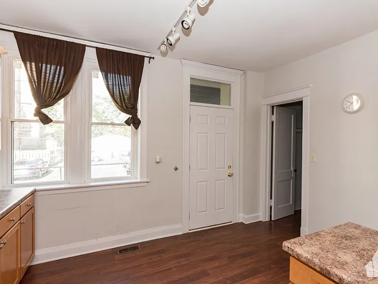 4008-1 N Southport Ave — Photo 14