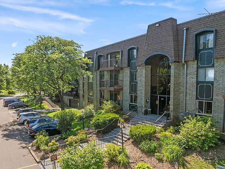 1955 Oakdale Ave #221 — Photo 3