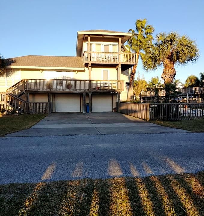 1st image of 4424 Pelican Way