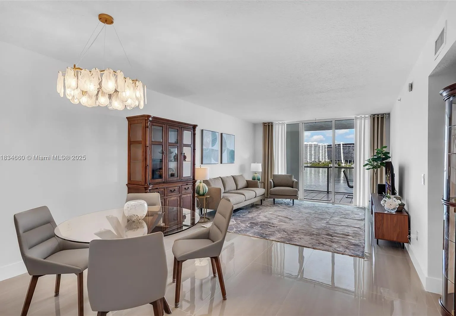 Marina Bay Club Condo Hot — Photo 3