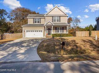 123 Beagle Dr, Hubert, NC 28539