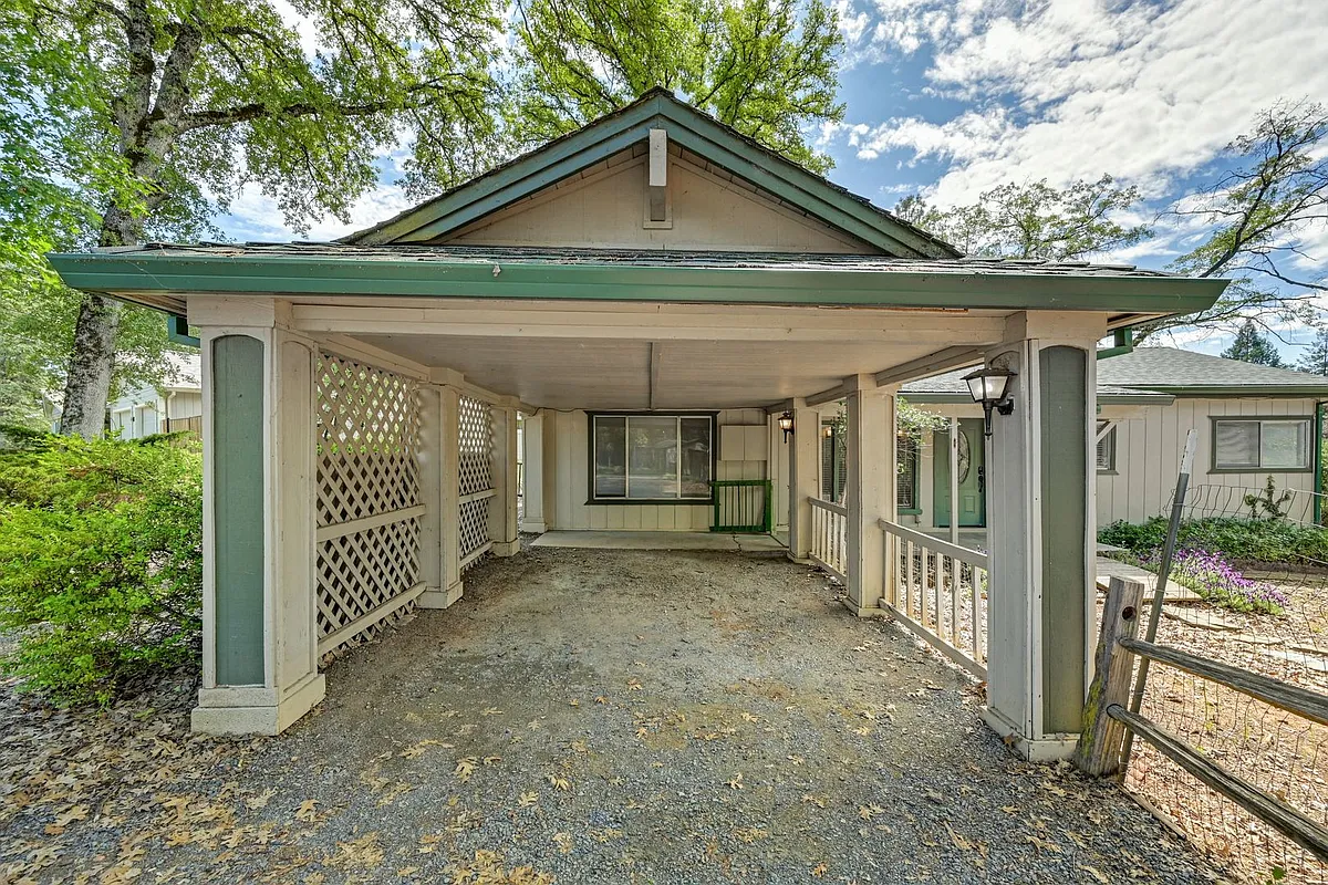 Building Photo - 3210 Manzanita Ln