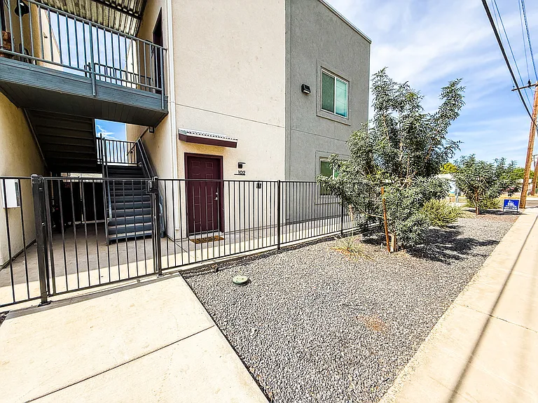 195 N 17th Ave #102 — Photo 4