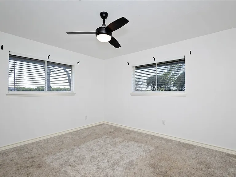 7629 Lang Rd — Photo 22