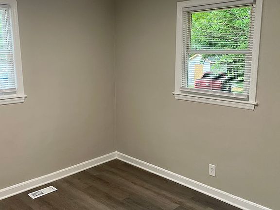 3rd image of 1447 Marne St