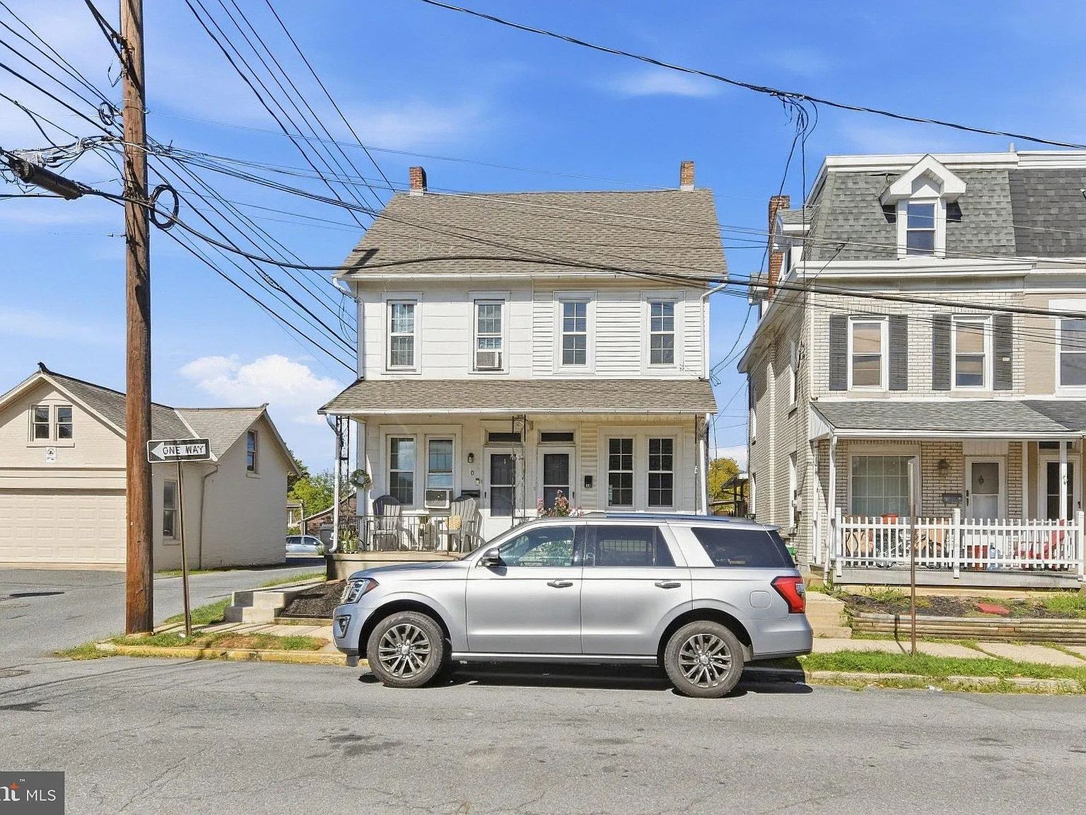 2 bed, 1.0 bath, 1225 sqft, $1,800 — Photo 2