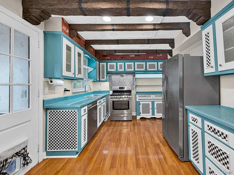 1155 Webster Ave — Photo 4