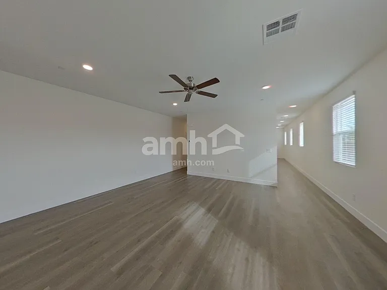 889 English Primrose St — Photo 3