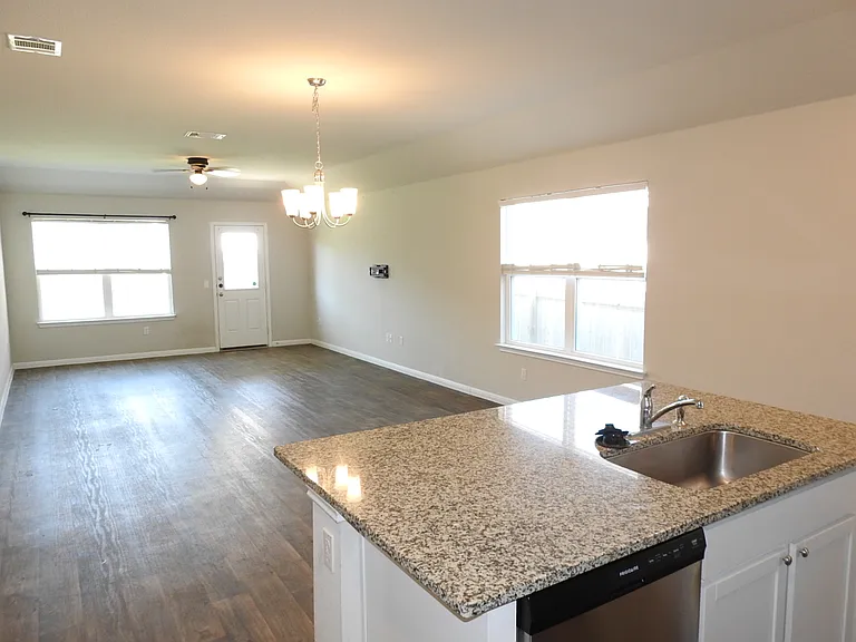 621 Callahan Ln — Photo 6