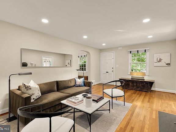 3rd image of 517 Janneys Ln