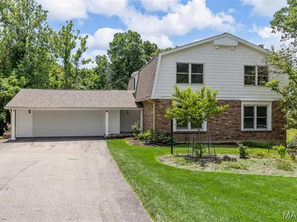 12182 Royal Valley Dr, Saint Louis, MO 63141
