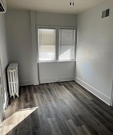 4th image of 128 N 6th St APT 1