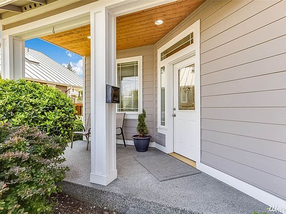 3rd image of 812 9th Ave NW