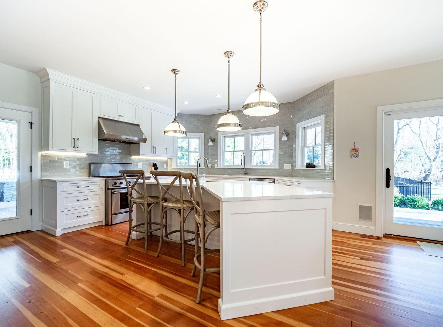  Eat-in kitchen