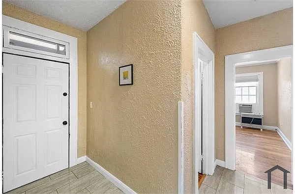 Building Photo - 323 N Westland Ave #11
