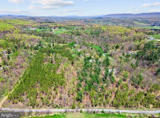 267 Cooks Ln, Berkeley Springs, WV 25411
