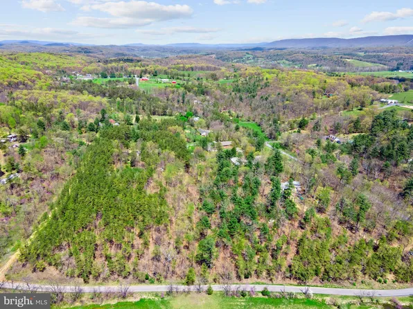 267 Cooks Ln, Berkeley Springs, WV 25411
