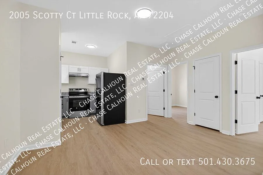 Duplex Near University of Arkansas at Little Rock Close to Dining & Entertainment — Photo 4