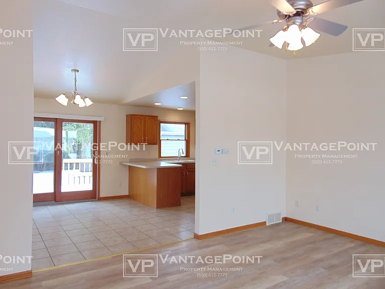 1065 Debra St — Photo 4
