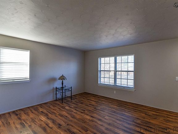 5th image of 4729 Gay St
