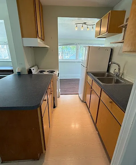 76 Gold St — Photo 5