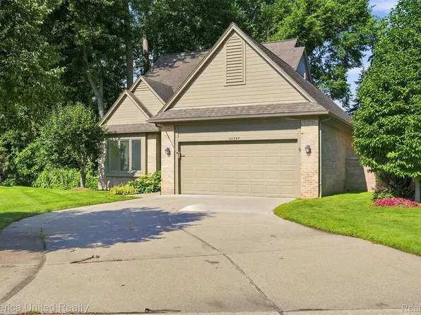 24597 Edgewood Dr, Novi, MI 48374