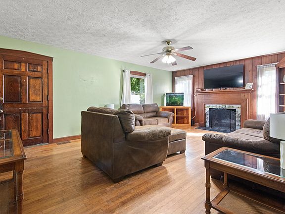 2nd image of 130 Reynolds Ave