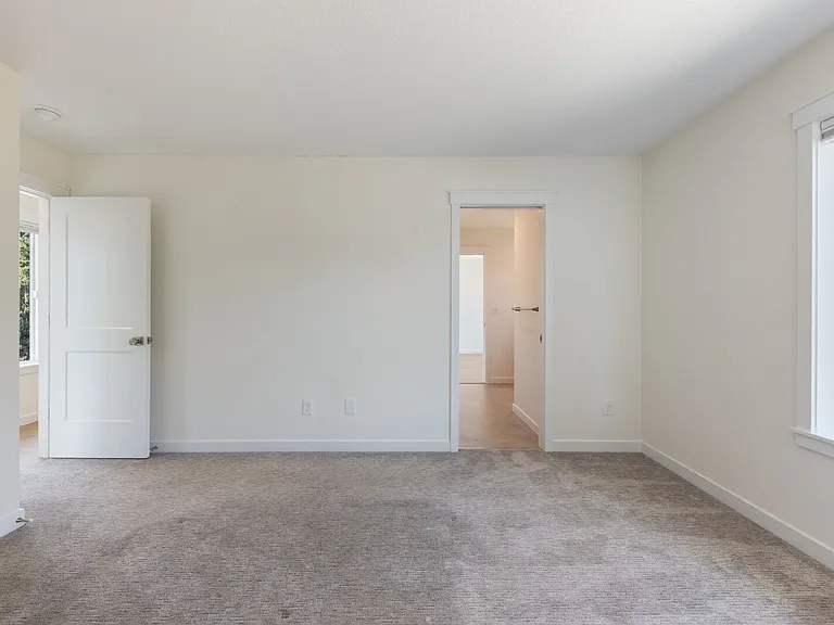 210 NE Ford St — Photo 29