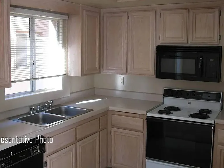 731 S Chapel Ave — Photo 2