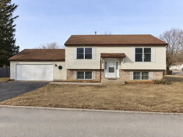 100 Barberry Dr, Crystal Lake, IL 60014