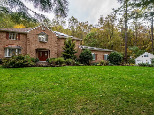 85 Inverness Court, Cheshire, CT 06410
