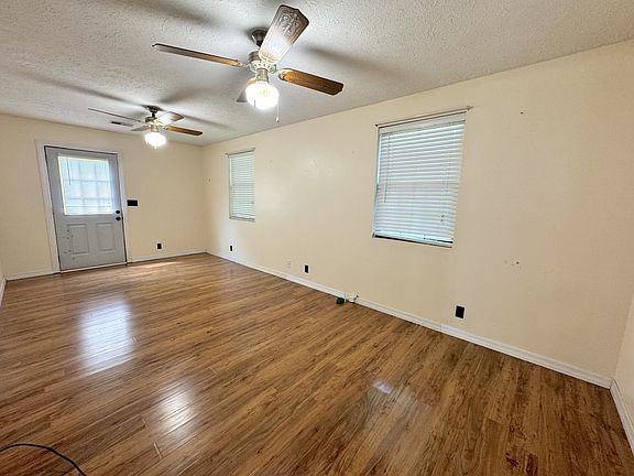 5th image of 1202 Pickle Knight Rd