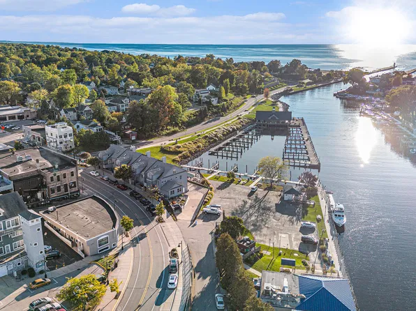 259 Kalamazoo St APT 4, South Haven, MI 49090