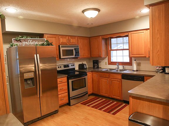 5th image of 524 Stone Valley Dr