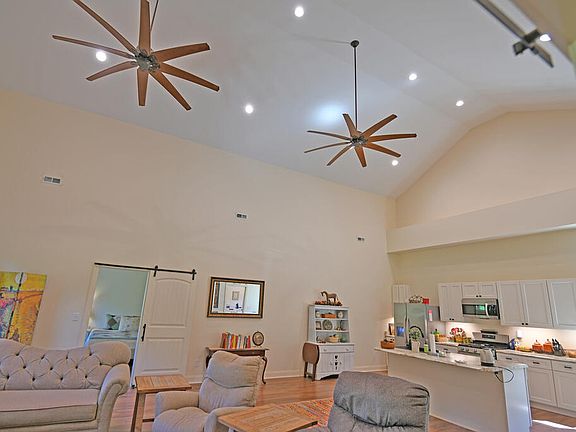 4th image of 210 Beltline Rd