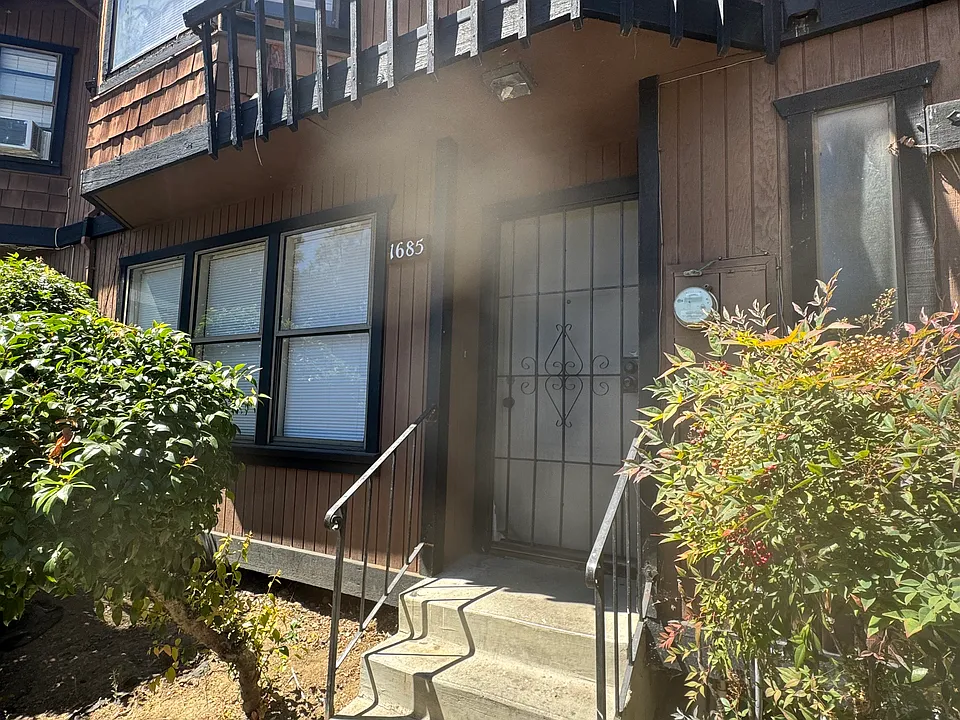 1685 Valle Vista Ave